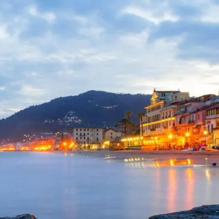 Hotel Il Paradiso Di Angelo A Pochi Passi Dal Mare, Solo Per Famiglie Alassio